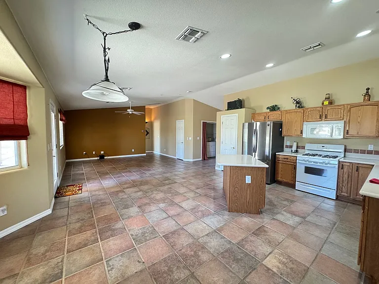 2037 E Desert Palms Dr — Photo 9