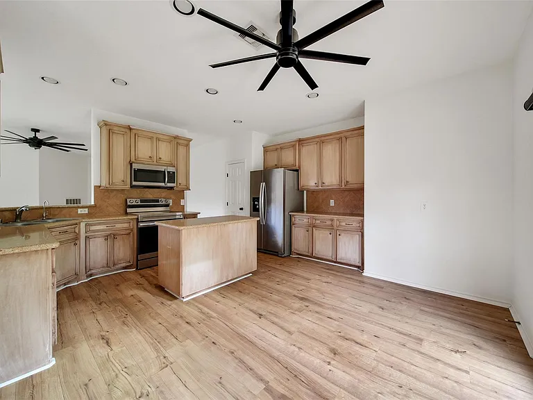 15575 Kitty Hawk Dr — Photo 10