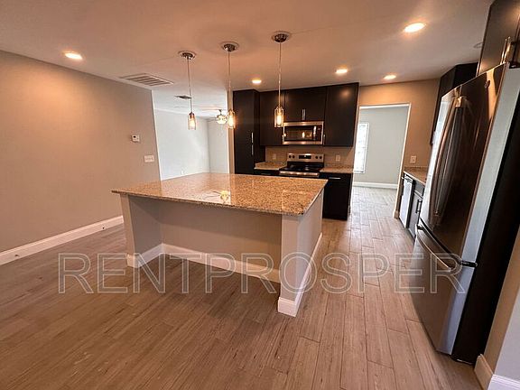 5th image of 381 Brittany Cir