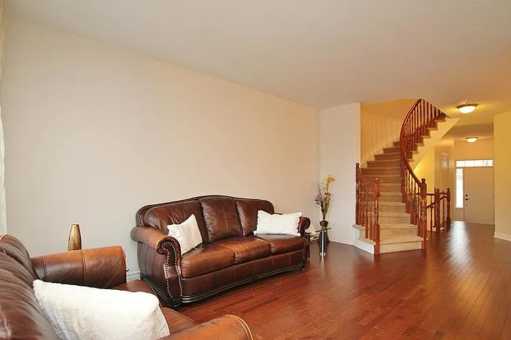 106 Hornchurch Ln — Photo 5