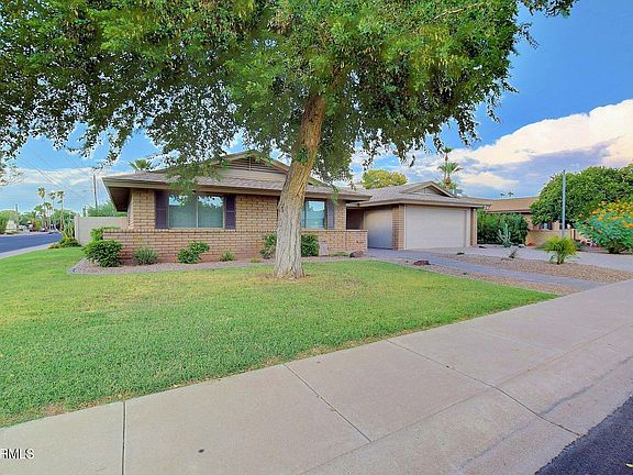 4th image of 1904 E LAGUNA Drive