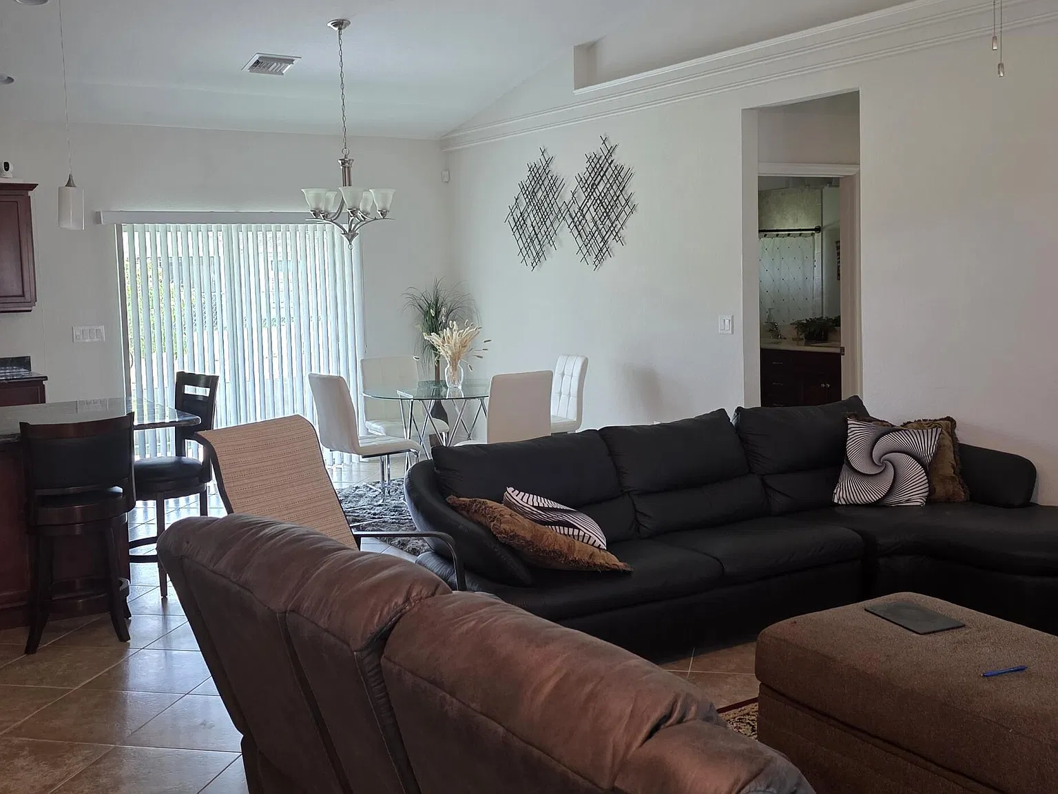 3 bed, 2.5 bath, 2166 sqft, $2,800 — Photo 3