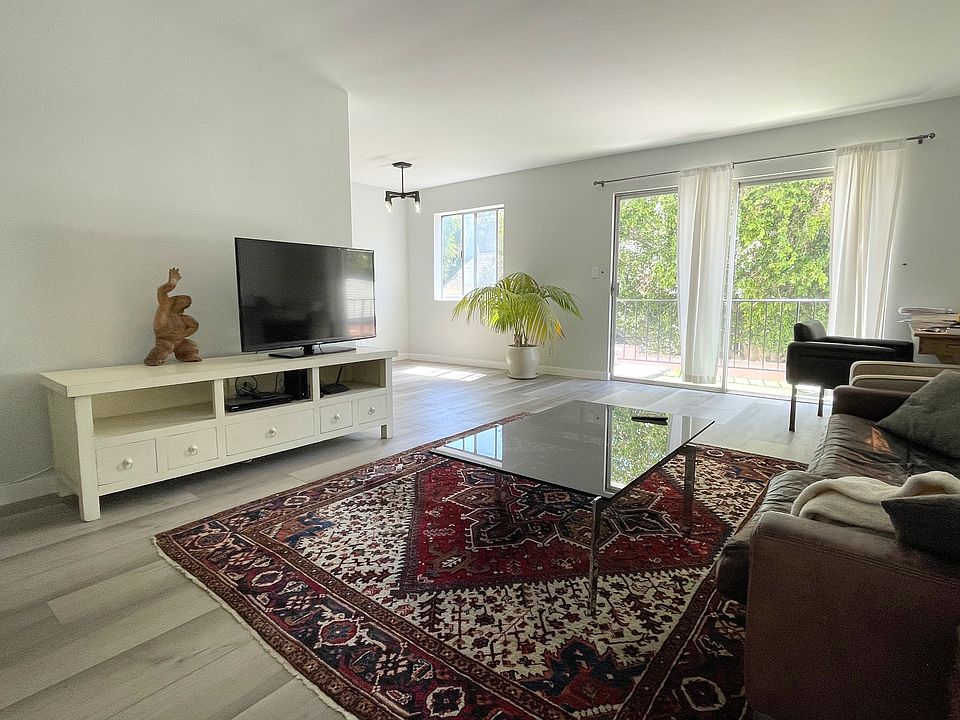 1st image of 404 San Vicente Blvd Unit 105