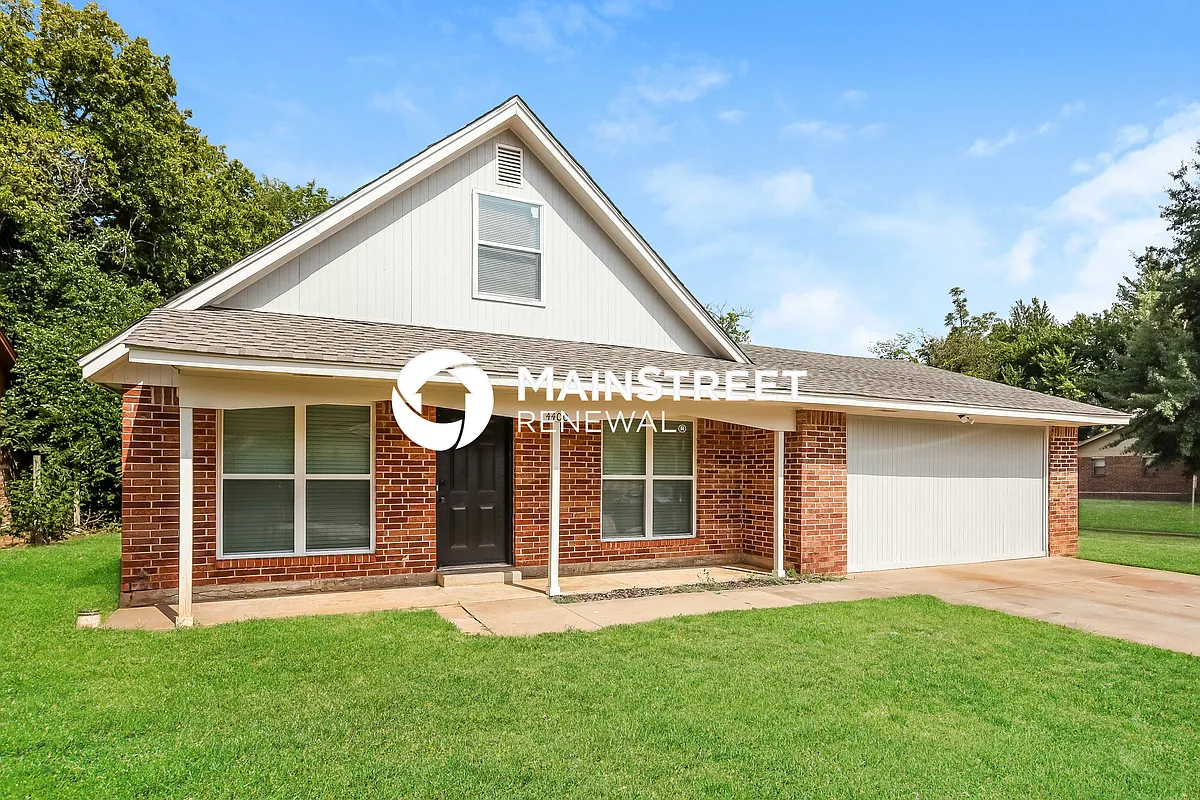 Front View - 4400 N Shadybrook Dr