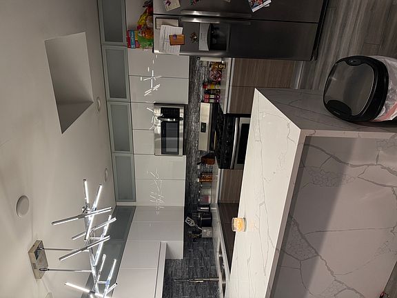 4th image of 2640 W 85th St