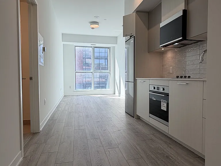 10 Oak St S #215 — Photo 4