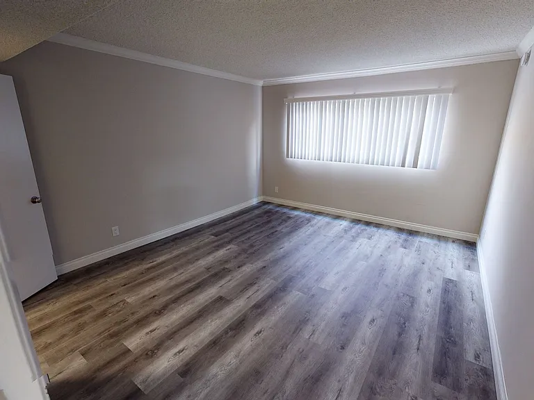Hamel Granada Apartments..Gorgeous Apartment Available...CALL NOW! — Photo 10