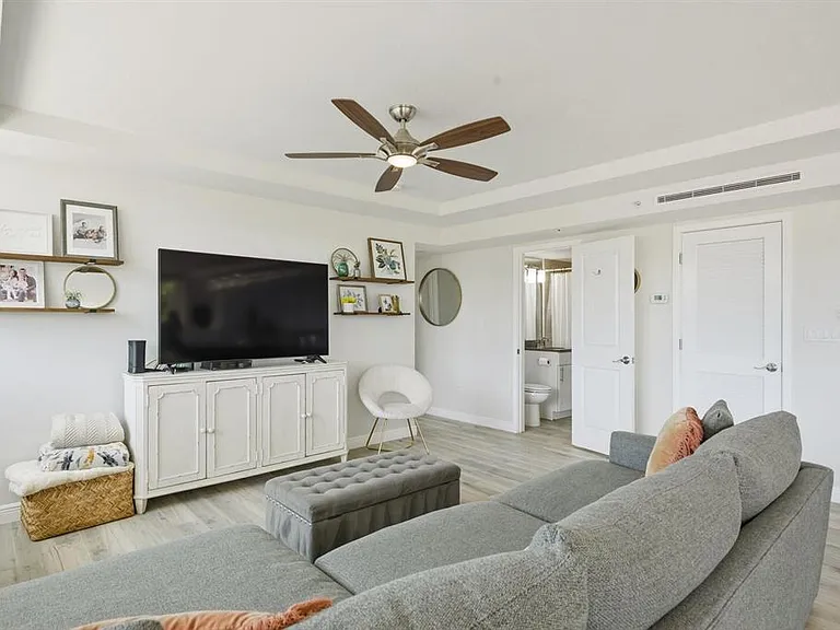 223 Island Way #2D — Photo 13