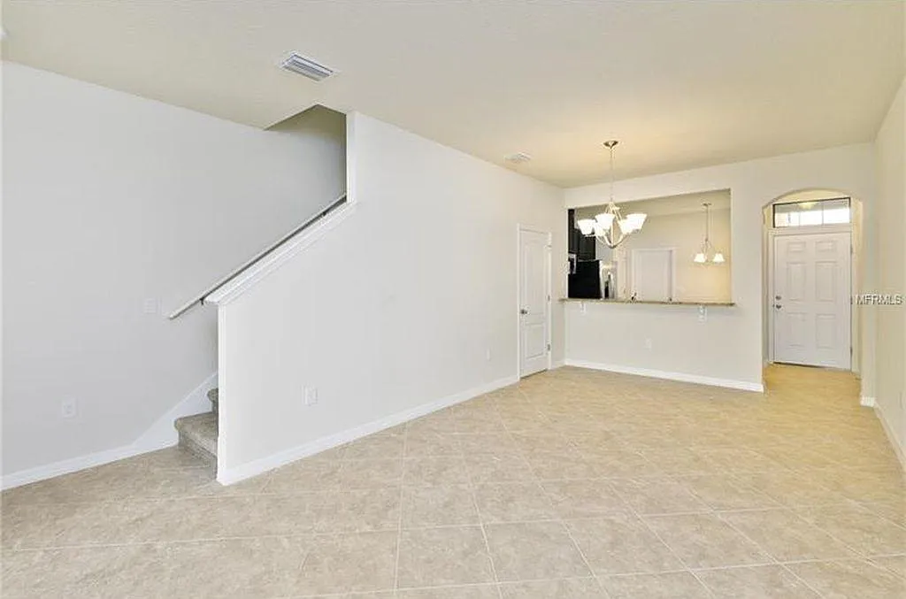 3 bed, 2.5 bath, 1444 sqft, $2,085 — Photo 3