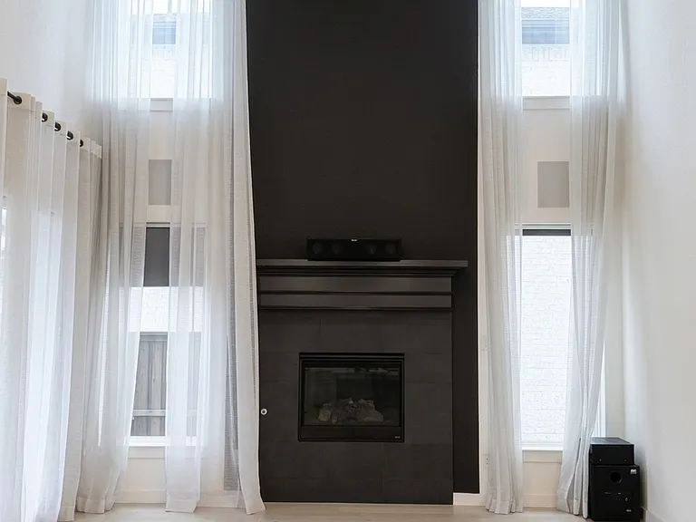 1010 Kennedy Dr — Photo 3