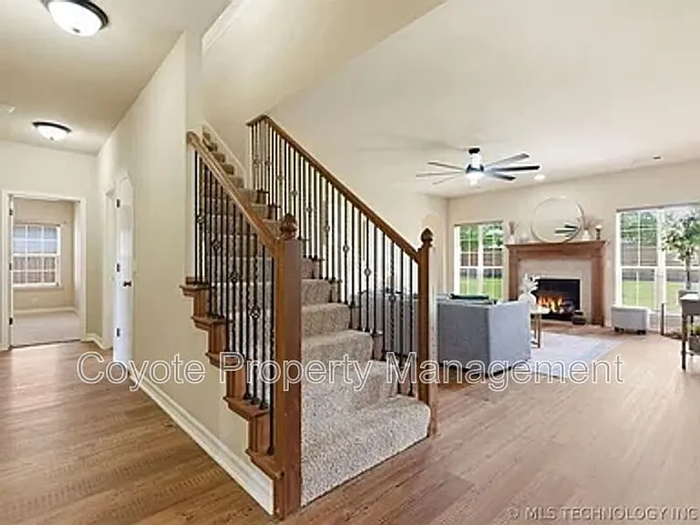 2809 N Fern Ave — Photo 3