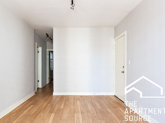 4th image of 511 W Belmont Ave APT 42