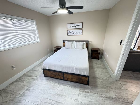 450 Palm Cir W APT 106