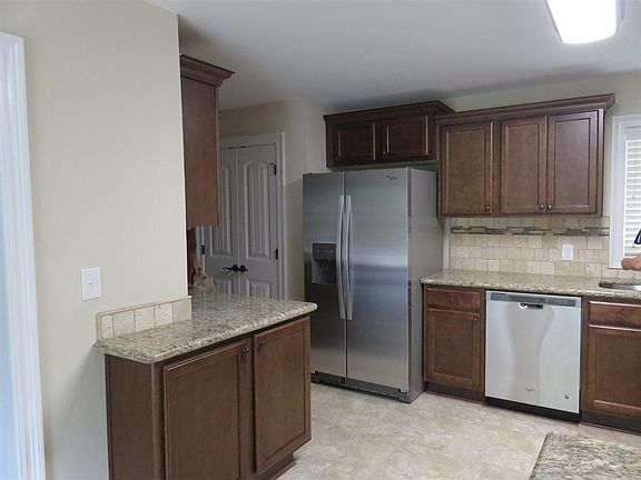 5th image of 3705 Summer Dr