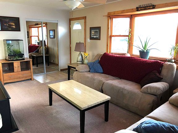 Living Room- 18' x 11'10"