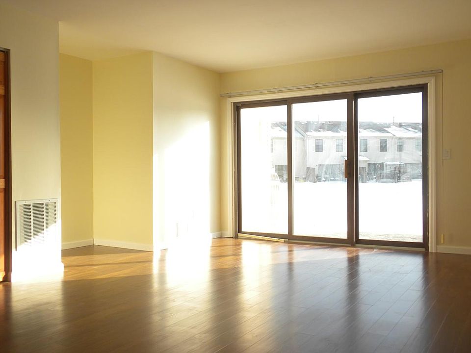 1st image of 378 Bromley Pl