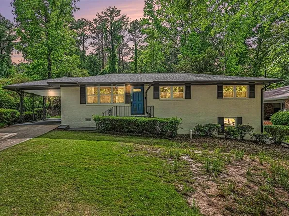 2271 Plantation Dr, East Pt, GA 30344