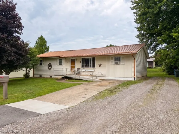 9859 Indian Lake Rd, Byesville, OH 43723