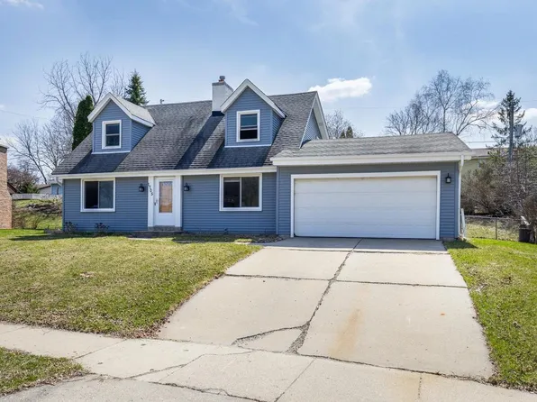 1705 Blackhawk Trail, Waukesha, WI 53186