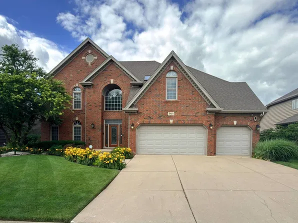 3811 Sunburst Ln, Naperville, IL 60564