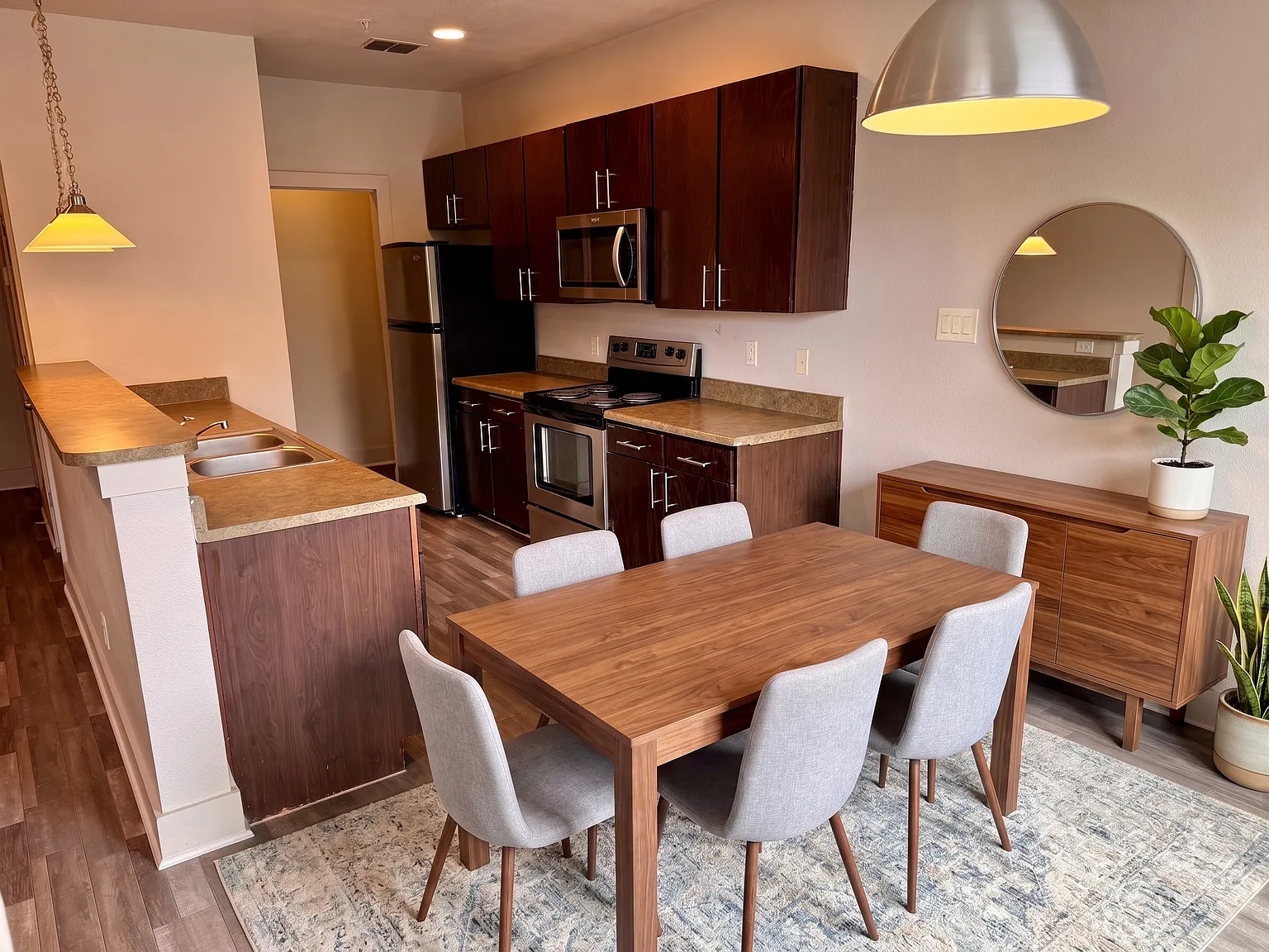 1 bed, 882 sqft, $745 — Photo 3