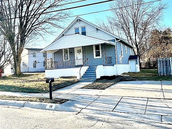2nd image of 18 Broadway Ave