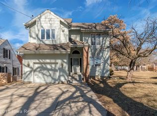 6515 Forest Ct, Windsor Heights, IA 50324
