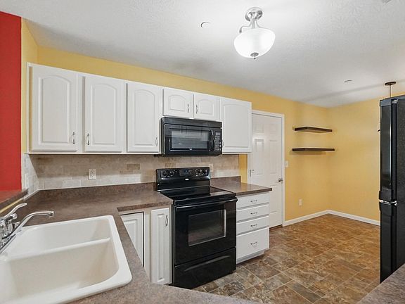 4th image of 2393 Twelve Oaks Dr