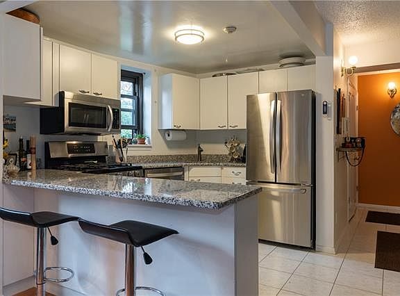 4th image of 1376 Midland Ave APT 311