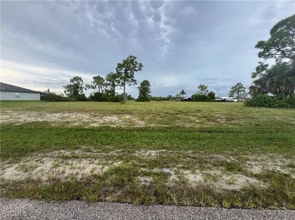 2710 NW 25th Ln, Cape Coral, FL 33993