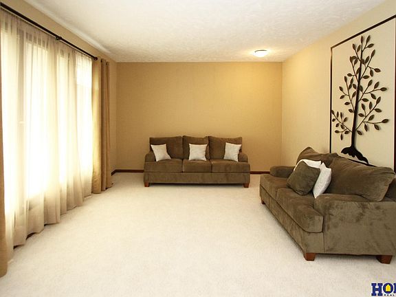 3rd image of 5911 Kenwood Cir