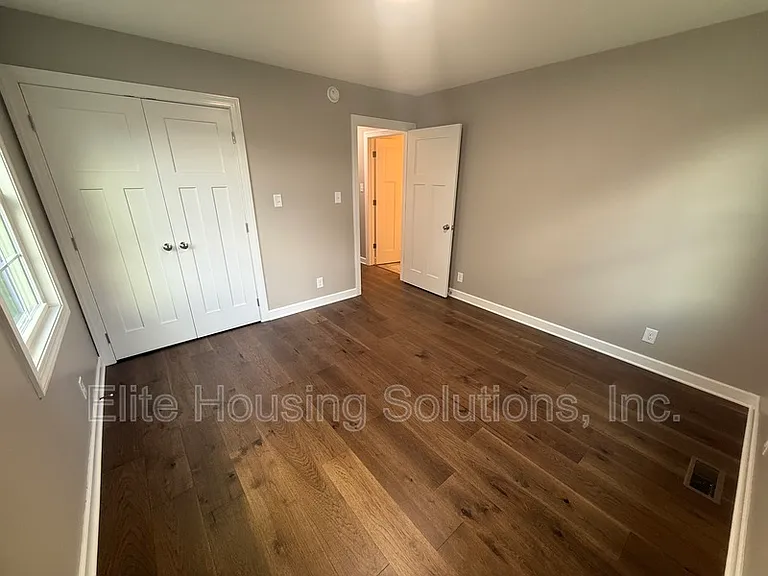 445 S 14th St — Photo 12