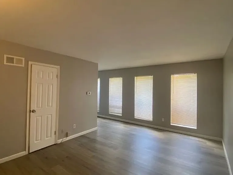 Northbrook Apartments — Photo 5
