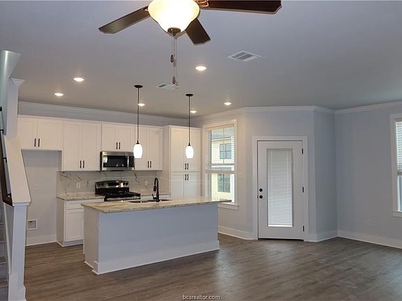 3rd image of 2106 Jax Dr