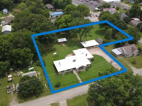 111 N Oak St, Salem, AR 72576
