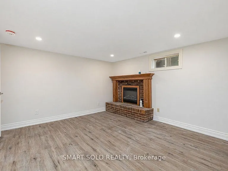 10 Holman Cres #LOWER — Photo 6