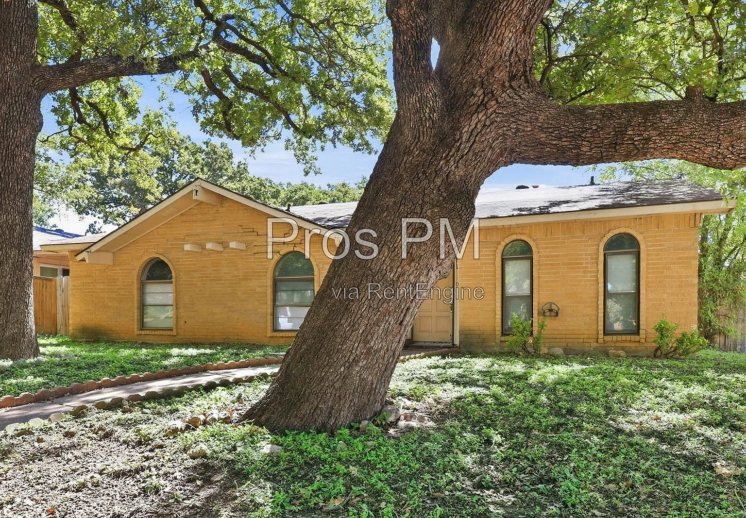 3 bed, 2.0 bath, 1446 sqft, $2,199 — Photo 2