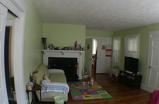3rd image of 196 Glenwood St