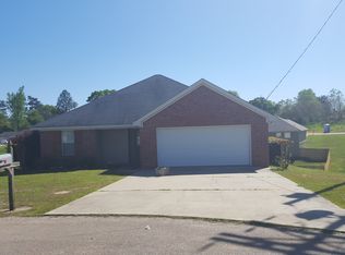11 Mercer Rd, Petal, MS 39465