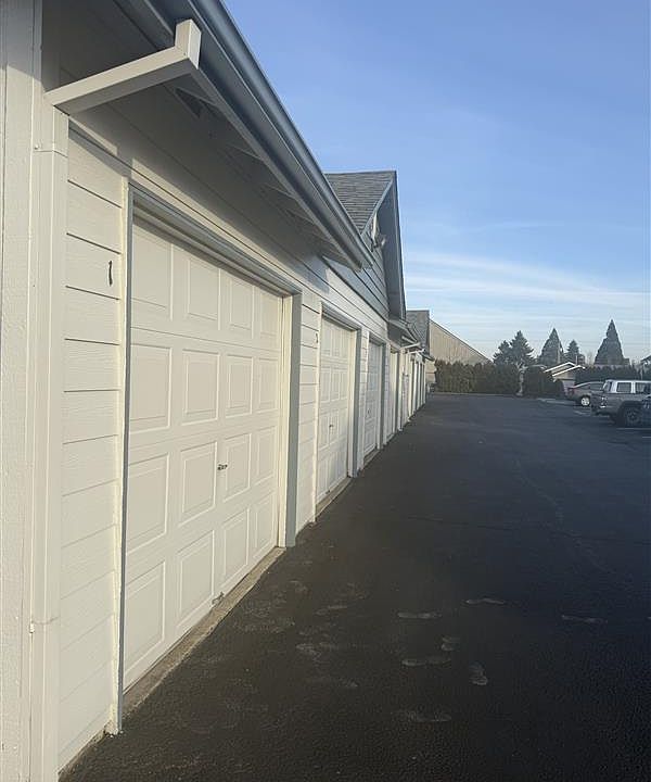 1st image of 1115 Cherry Ct #124
