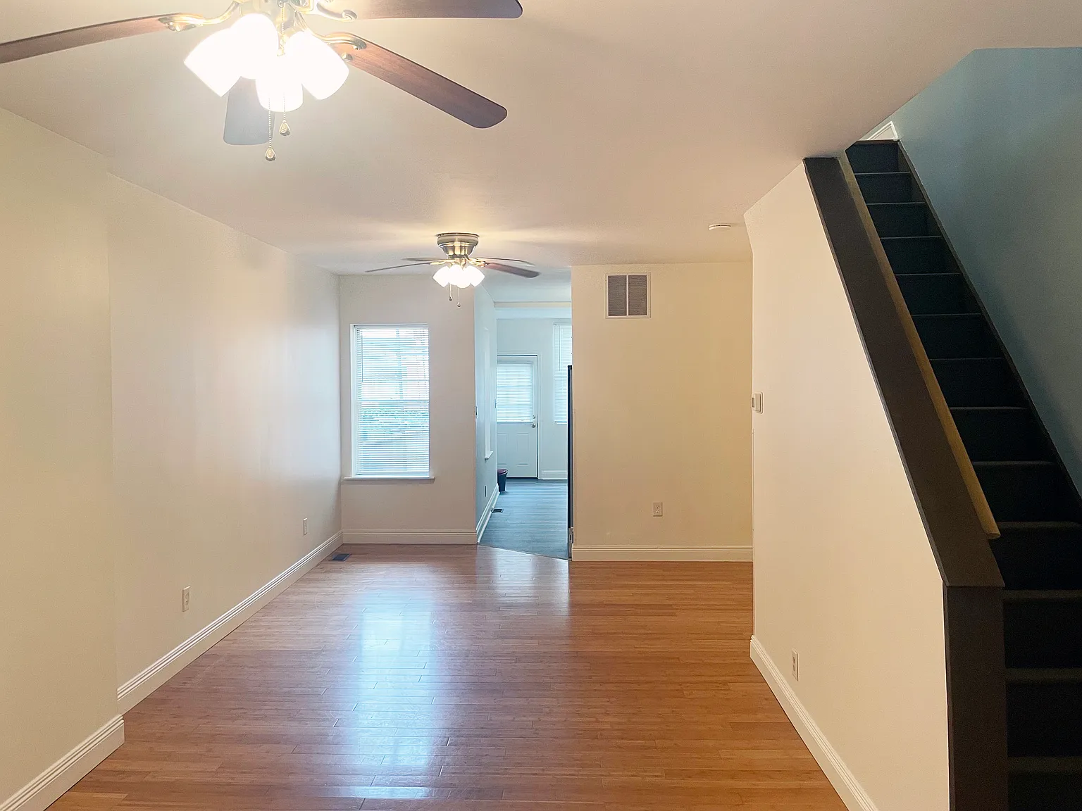 3 bed, 1176 sqft, $1,950 — Photo 3