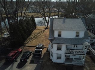 18 Edgewater Dr, Blackstone, MA 01504