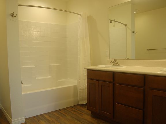Bathroom with shower/tub combo