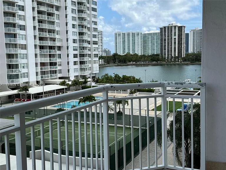 18031 Biscayne Blvd #502 — Photo 20