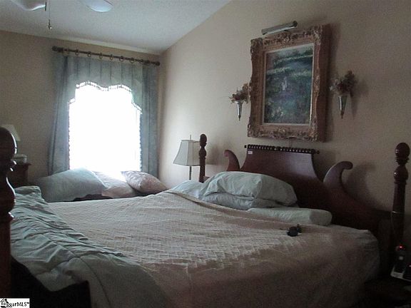 5th image of 11 Woodtrace Cir