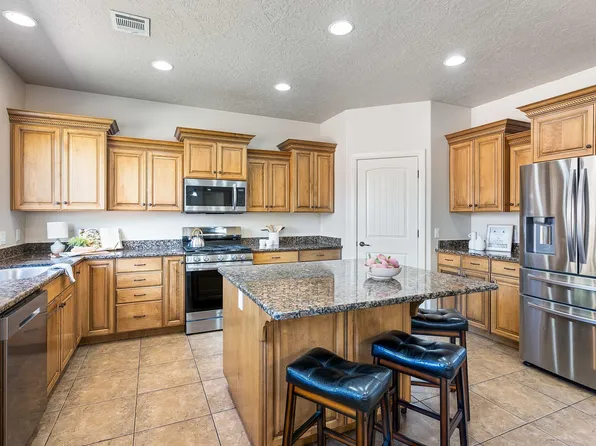 935 E Crooked Creek Dr, Washington, UT 84780