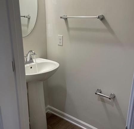 4th image of 11 Pine Ln