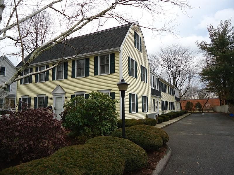 Great Two Bedroom Townhouse in Fabulous
        Location