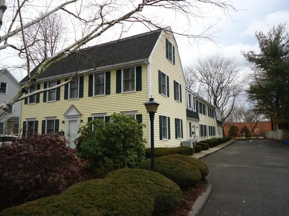 137 Oldfield Rd, Fairfield, CT 06824