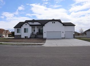 1931 W Shadow Way, Kaysville, UT 84037